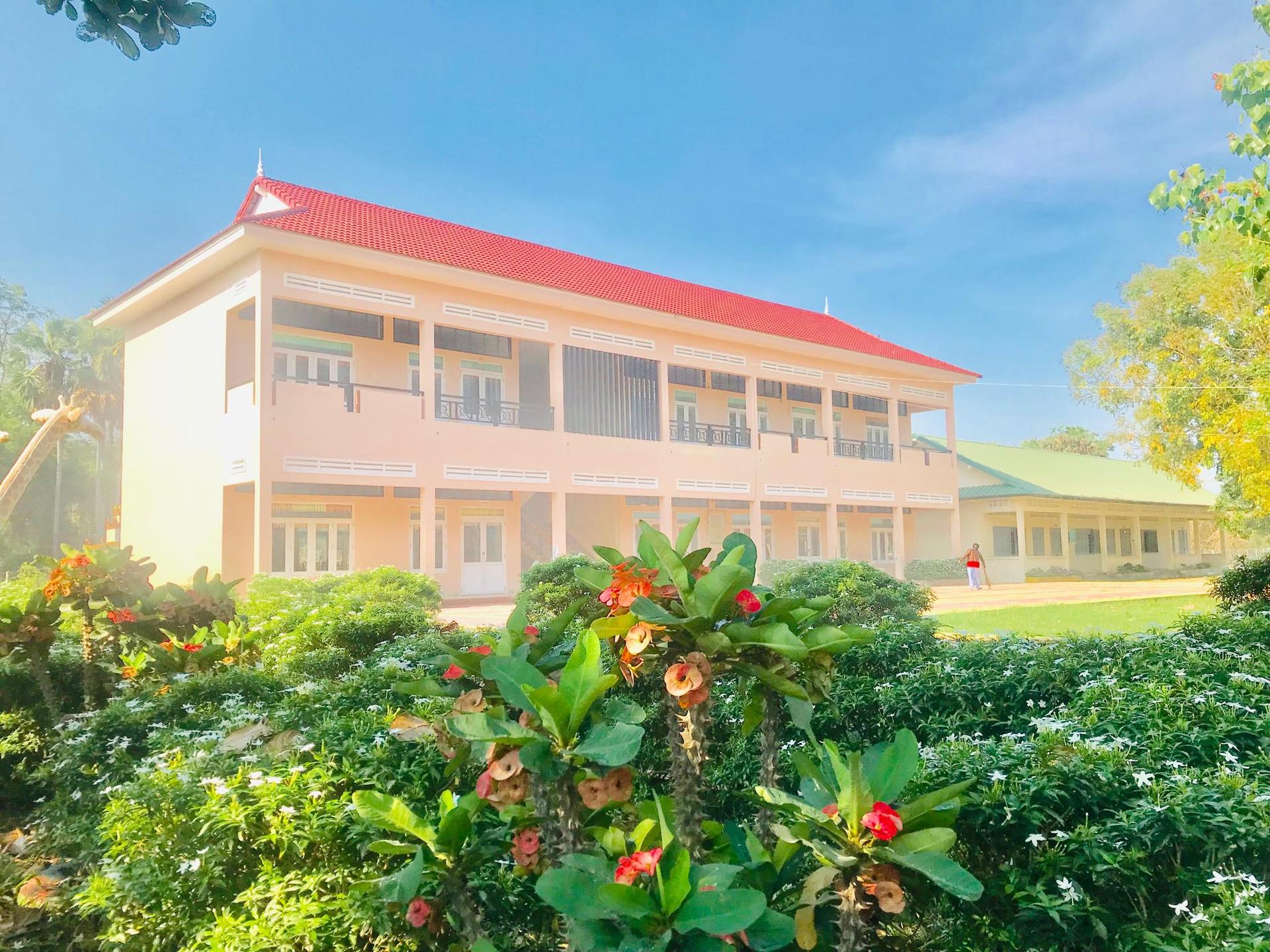 សាលាបឋមសិក្សា ចារ